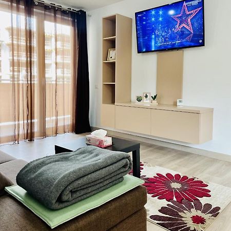 Mountain Crib In Urban Plaza W. Parking & Netflix Apartment Брашов Екстериор снимка