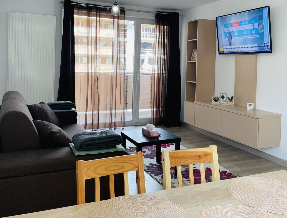 Mountain Crib In Urban Plaza W. Parking & Netflix Apartment Брашов Екстериор снимка